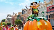 disney-paint-the-night-dining-combo-hero